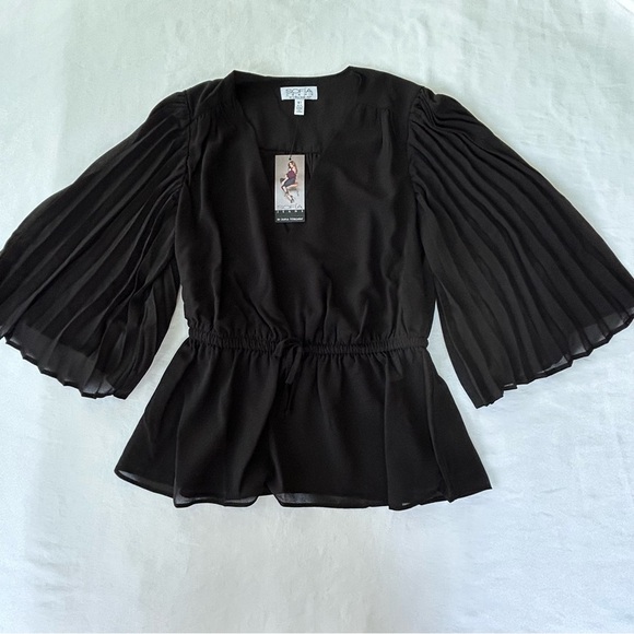 NWT Sofia Jeans Top Women's Size XS Polyester Long Sleeves VNeck Ruched Waist - Picture 1 of 8